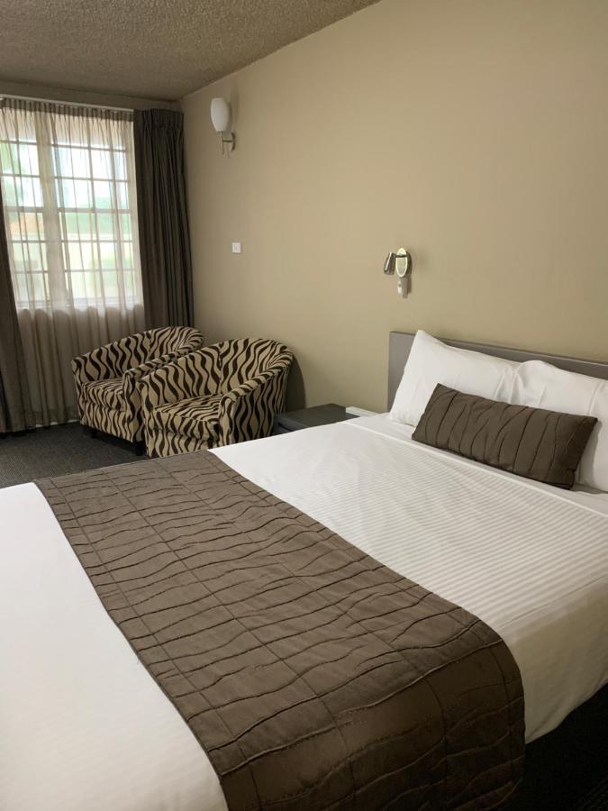 טארי In Town Motor Inn מראה חיצוני תמונה