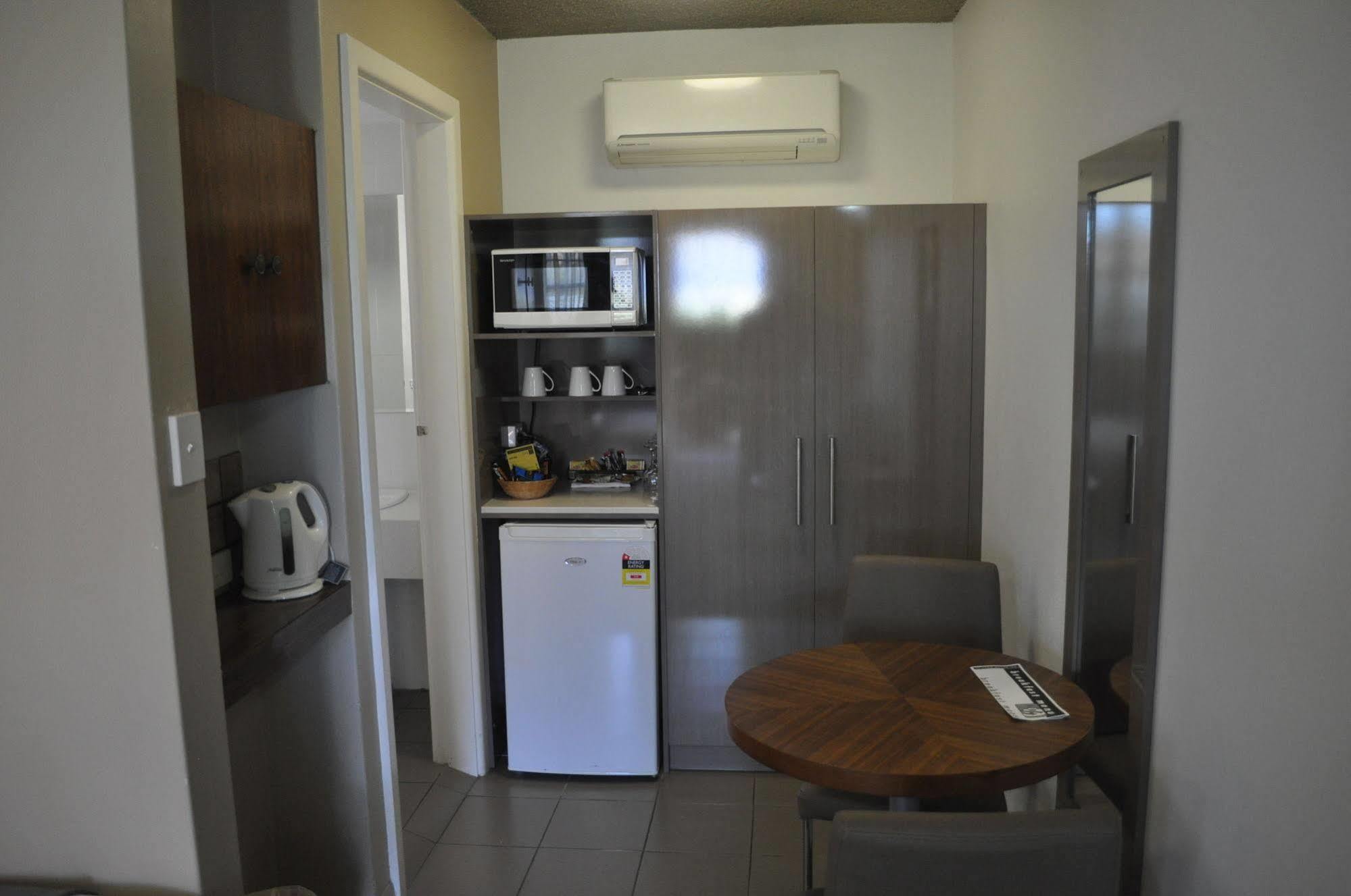 טארי In Town Motor Inn מראה חיצוני תמונה