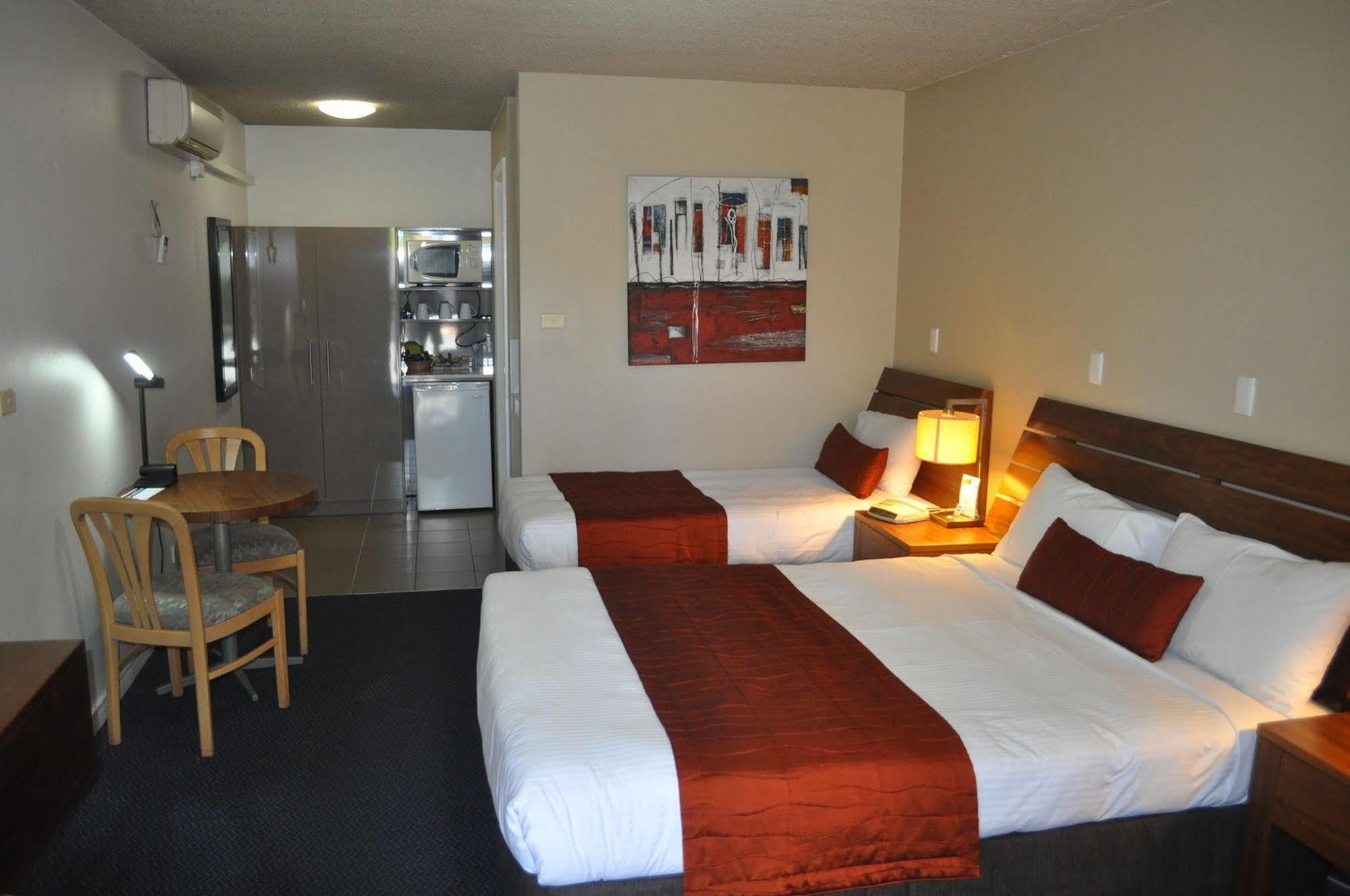טארי In Town Motor Inn מראה חיצוני תמונה