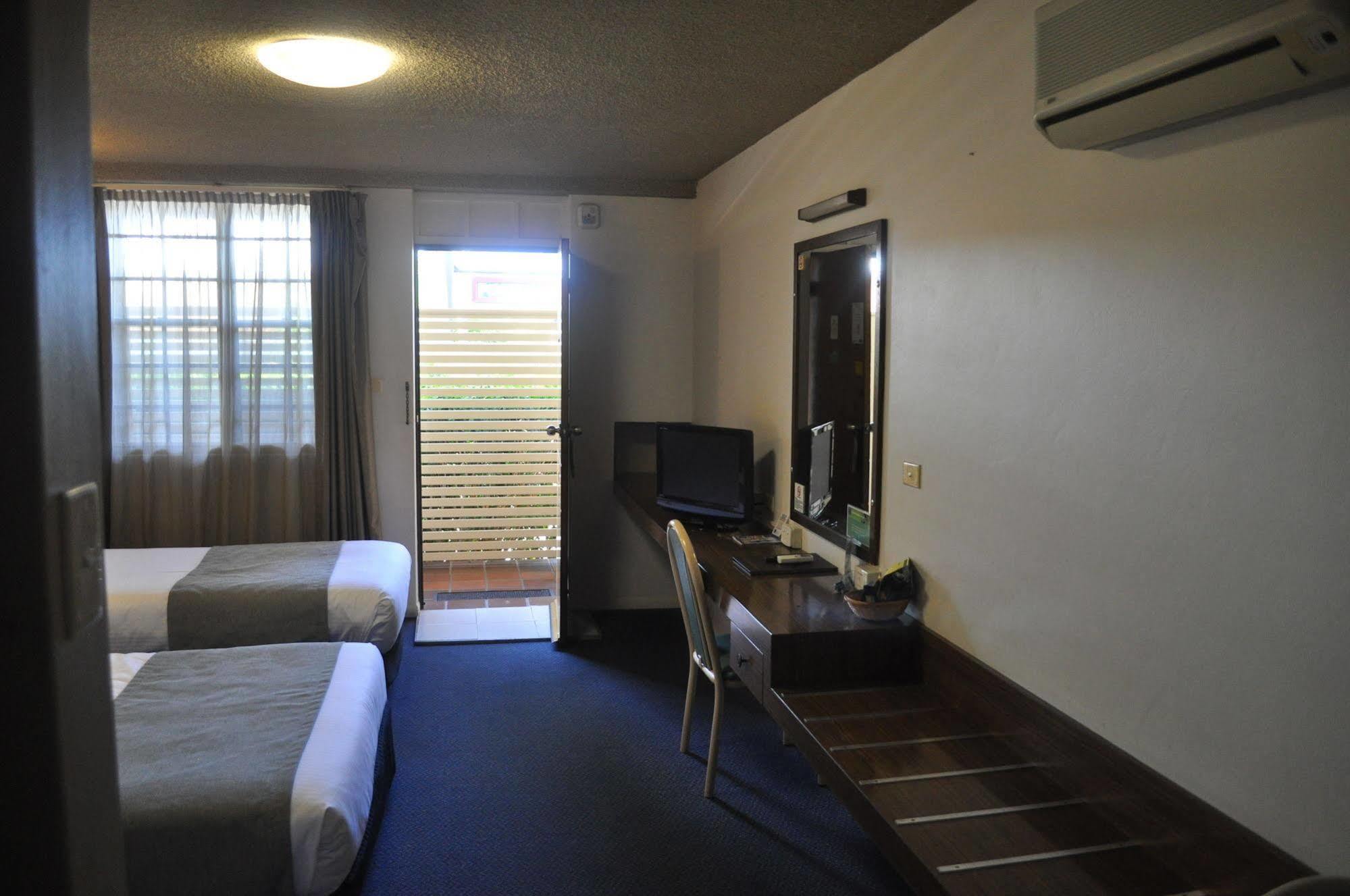 טארי In Town Motor Inn מראה חיצוני תמונה