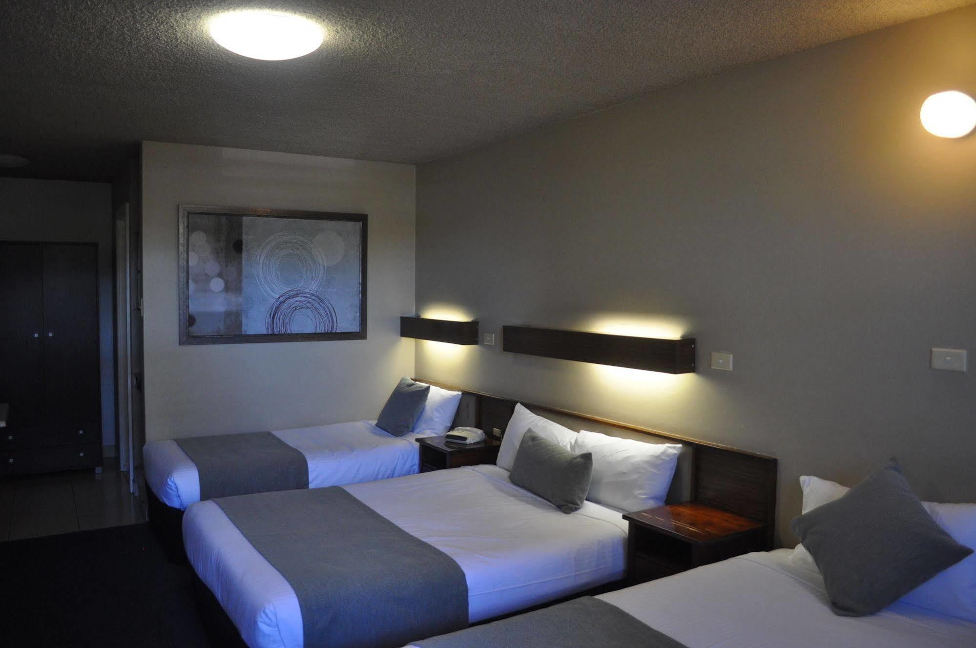 טארי In Town Motor Inn מראה חיצוני תמונה