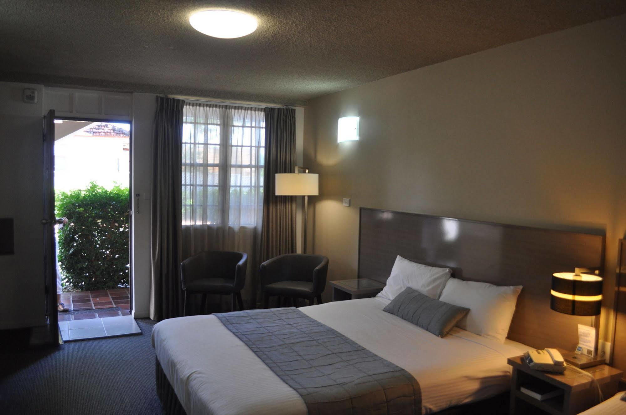 טארי In Town Motor Inn מראה חיצוני תמונה